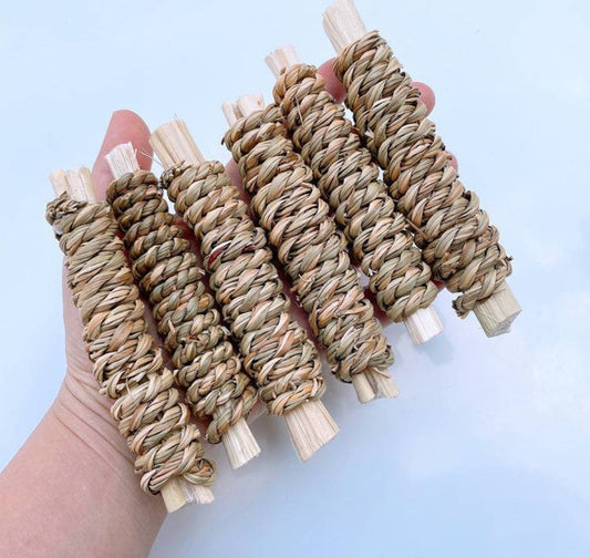 Natural Water Grass And Sweet Bamboo Small Pet Grinding Toy